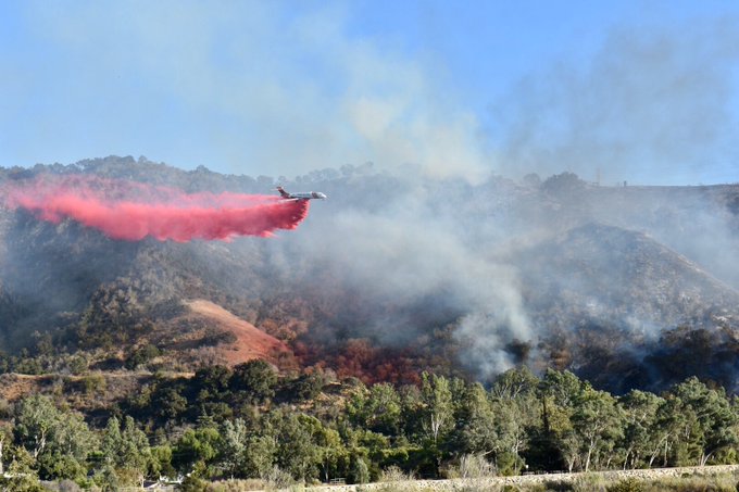 Fighter jets dropping retardant on the fire.
Photo from: Ventura County Fire Department