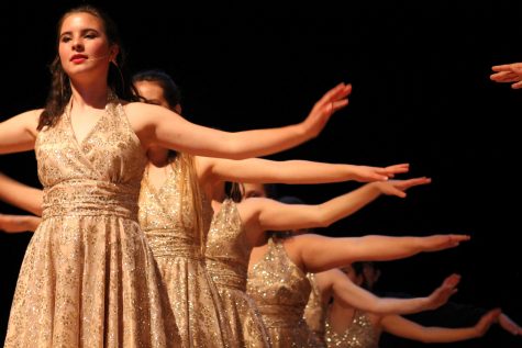 Seniors bid goodbye to Company Show Choir at the last concert of the year