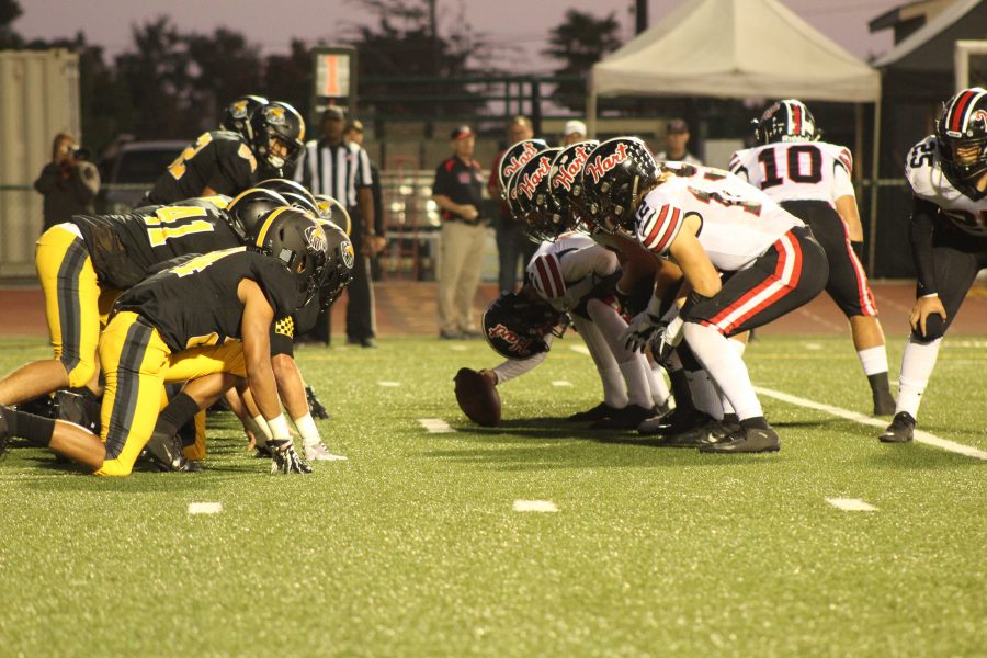 The Ventura Cougars defensive linemen lining up on the ball. Photo By: Edna Ordonez, VHSBlackGold 