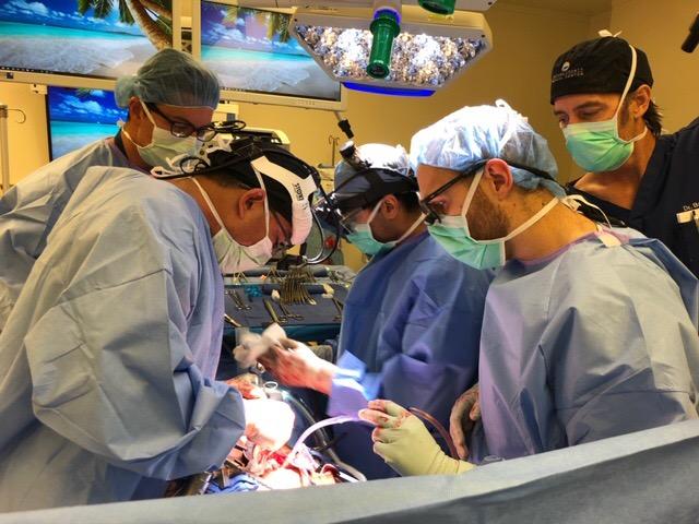 A+surgical+team+at+Ventura+County+Medical+Center.+Its+one+of+an+elective+case%2C+per+Dr.+Romero.+However%2C+that+is+what+it+looks+like+for+trauma+case+as+well.+Photo+from%3A+Dr.+Javier+Romero