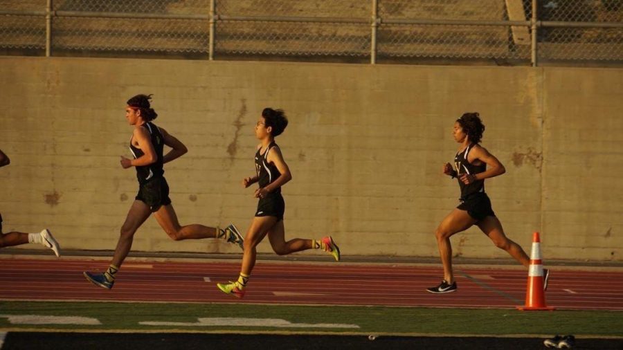 (Pictured left to right) senior Danny Ochoa, senior Paul Kim and junior Xavier Terminello run through their distance race. Photo by: Shawn Silva