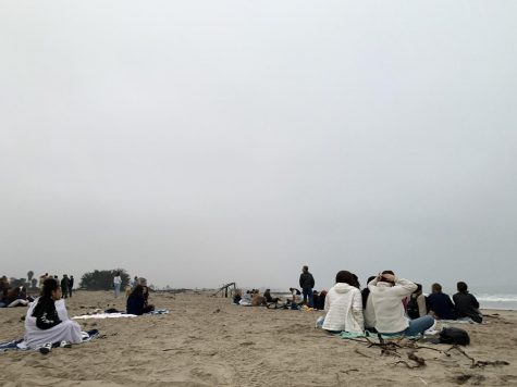 Seniors brought jackets, blankets, and made their way to the bottom of San Jon road to reunite with their peers. Photo by: Yasmin Myers
