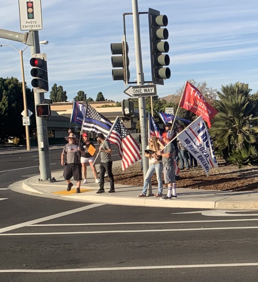 MAGA protesters at the Ventura County Government Center. Supporters rally with Trump flags, Blue Lives Matter flags, and Dont Tread On Me flags. Photo by: Elise Sisk.