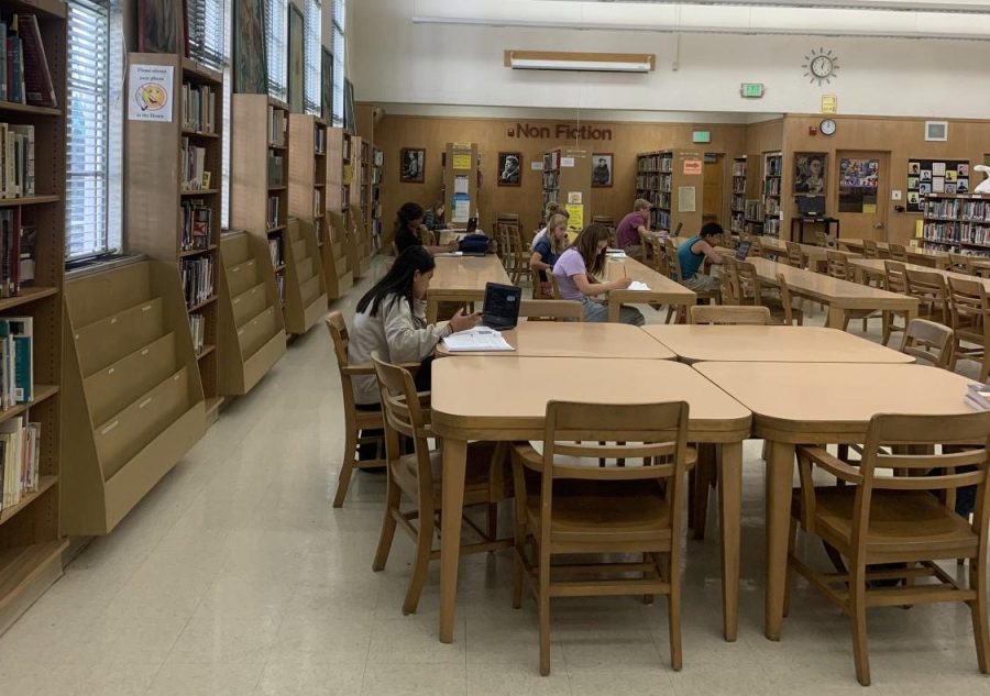Students with a gap period must report to the library or the cafeteria. Ventura High School Librarian Susan Adamich doesnt see any benefits to block schedule. She said, “100 minutes with nothing to do. There are some students who do some studying, but not a lot.” Photo by: Alexis Segovia
