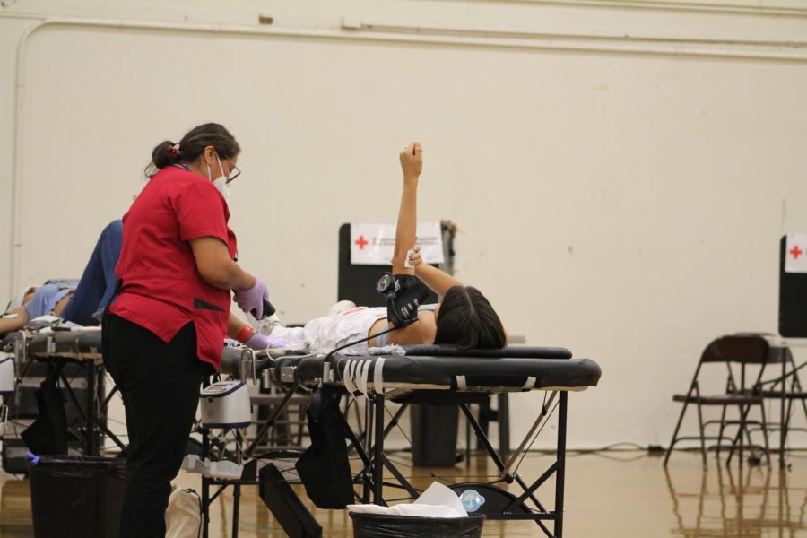The+VHS+blood+drive+takes+place+four+times+a+year%2C+giving+students+opportunities+to+donate+blood.+Dani+Diaz+24+said%2C+I+just+really+hope+I+can+help+someone+who+needs+it+in+the+future.+Photo+by%3A+Julian+Martinez