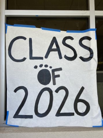 Class of 2026 poster welcomes new freshman onto campus during their first days of school. Photo by: Sophia Denzler
