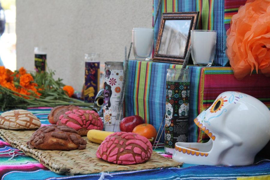 On Nov. 1, VHS held an event in the counselors courtyard to celebrate Día de los Muertos and showcase the ofrendas made by this year’s Spanish 1 and 2 students. Photo by: Travis Rinehart