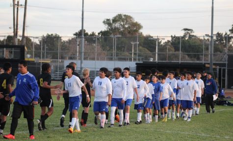 The VHS Frosh/soph Boys’ Soccer Team and FHS Frosh/soph Boys’ Soccer Team touch each other’s hands for sportsmanship. The final score was 7-0 for a VHS victory. The next frosh/soph boys’ soccer game will take place at 3:15 p.m. Nov. 28 at the VHS baseball field. Photo by: Nicklaus Shelton