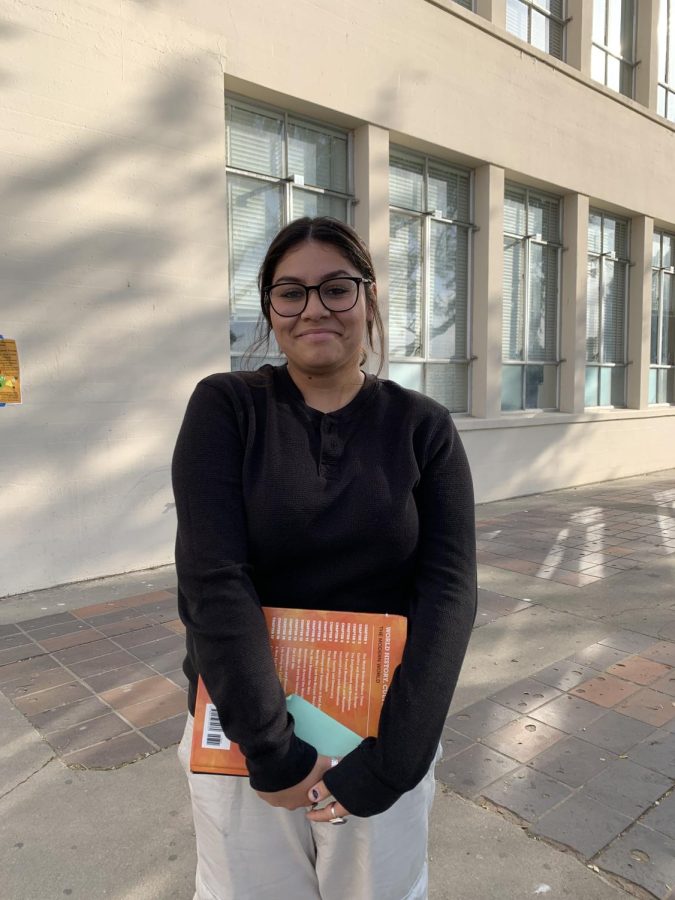 Ventura Unified School District went on its two-week winter break from Dec. 16 to Jan. 2, and students will be taking their finals when they return from break. Kayla Enriquez ‘25 said, “I feel like [finals after the break] is going to be hard because we have such a long break and then going right into finals, we’ll probably forget everything.” Photo by: Ruby Lacques
