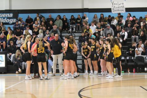 On Jan. 10, the VHS Varsity Girls basketball team competed against their crosstown rival Buena High School. The starters for the game were Kailee Staniland ‘26, Jessie Sebek ‘26, Emily Rea ‘25, Skyler Knight ‘24 and Sarah Beckman ‘25. Photo by: Lourdes Almalab