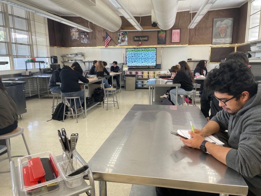 All Ventura High School food, service and hospitality pathway classes are held in room 83. Photo by: Alejandro Hernandez
