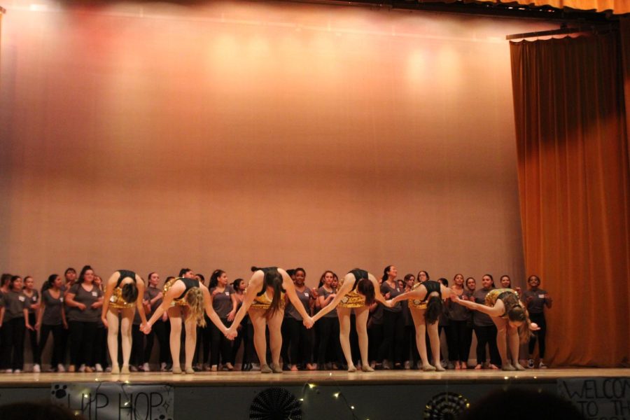 The+Dance+Informal+Showcase+took+place+during+period+six+on+Jan.+20+in+the+VHS+Auditorium.+Photo+by%3A+Leslie+Castro