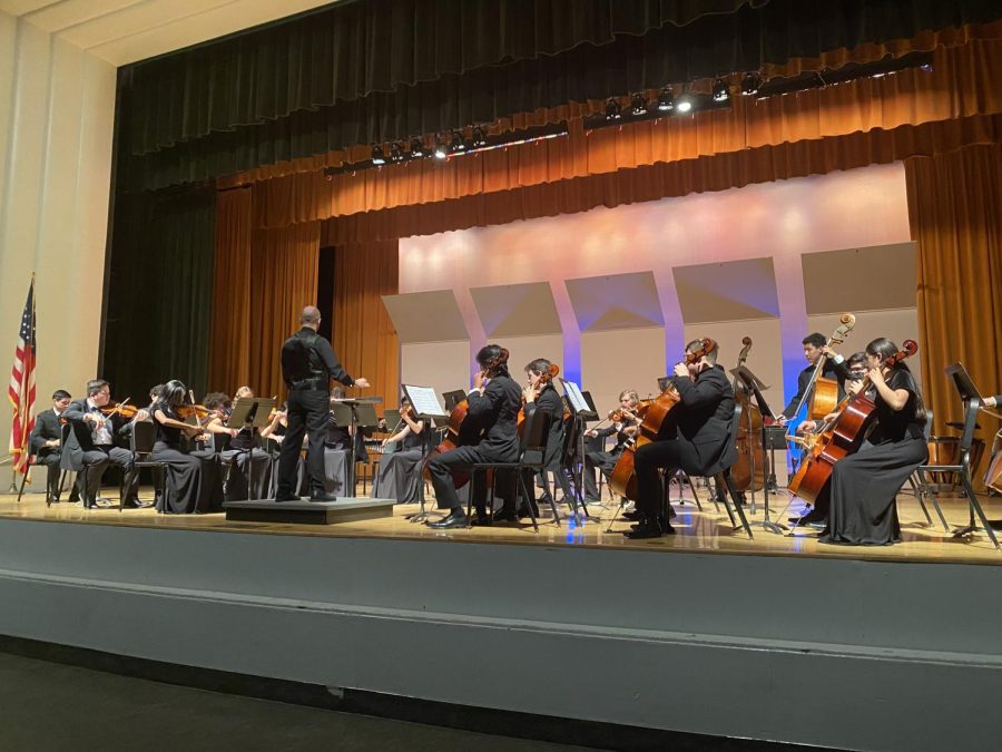 VHS Music Director Paul Hunt conducting the String Orchestra at the beginning of the Spring Concert Series I. Photo by: Katie Rundle