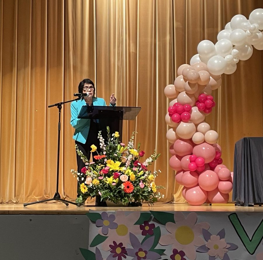 Dolores Huerta speaks in the auditorium. She has led farm workers and community members in Ventura County through her decades-long career. Photo by: Alejandro Hernandez
